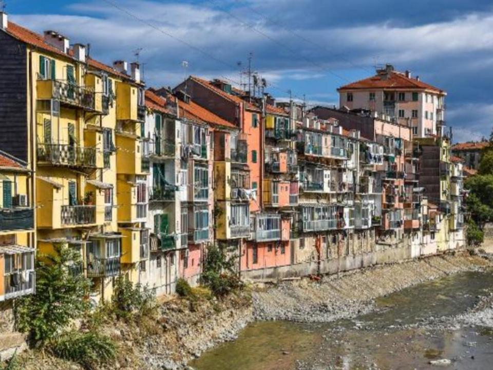 Apartamento A Casa Di Pizz - Bilocale Con Parcheggio Privato Savona Exterior foto