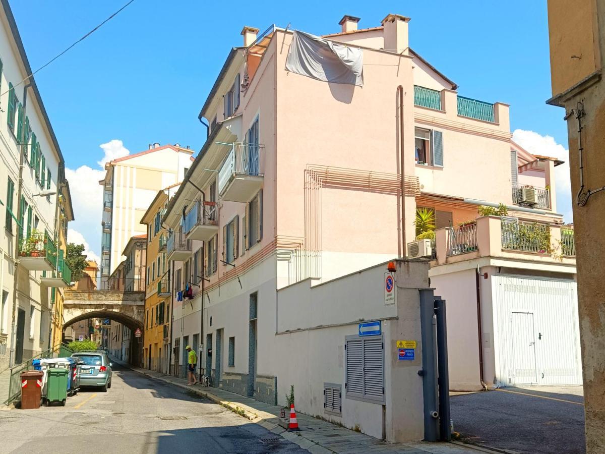 Apartamento A Casa Di Pizz - Bilocale Con Parcheggio Privato Savona Exterior foto