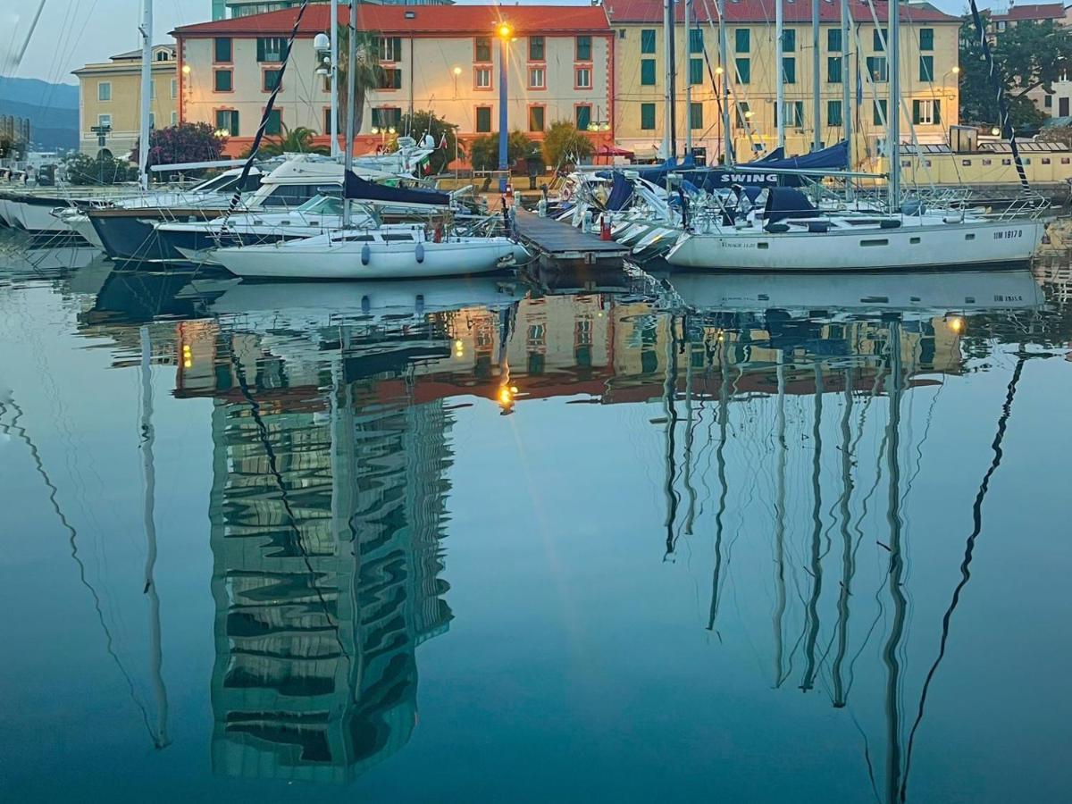Apartamento A Casa Di Pizz - Bilocale Con Parcheggio Privato Savona Exterior foto