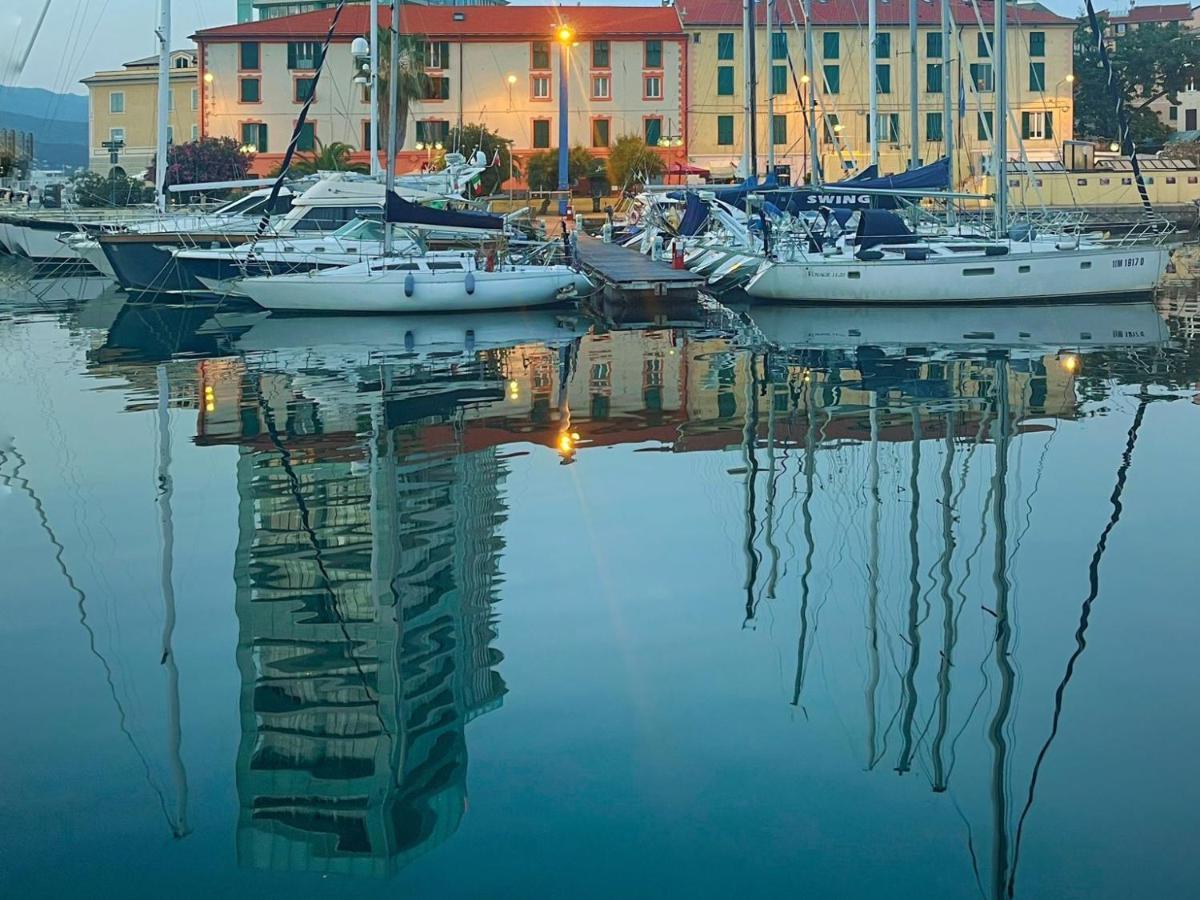 Apartamento A Casa Di Pizz - Bilocale Con Posto Auto Savona Exterior foto